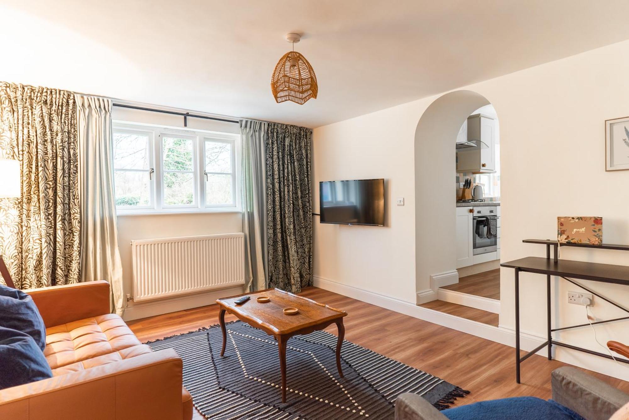 Holyland House - Greenacres Estates * Lamphey